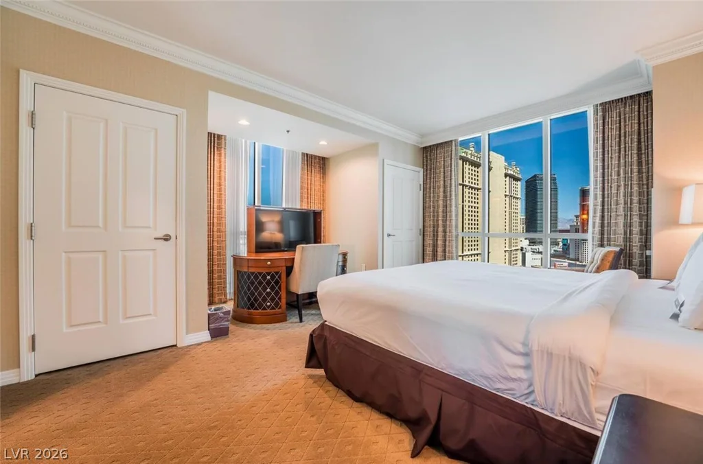 135 Harmon, Las Vegas, NV 89109