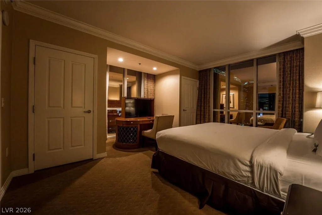 135 Harmon, Las Vegas, NV 89109