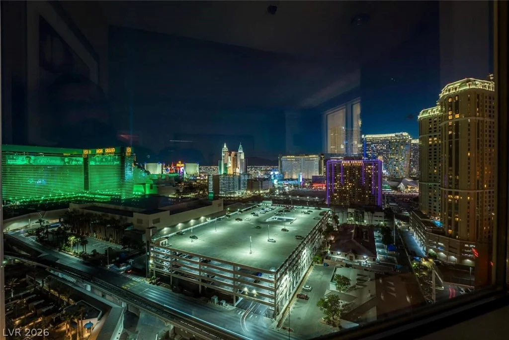 135 Harmon, Las Vegas, NV 89109