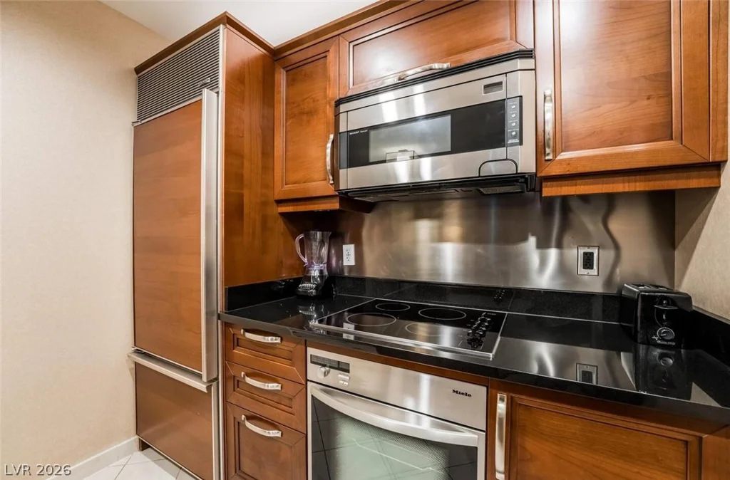135 Harmon, Las Vegas, NV 89109