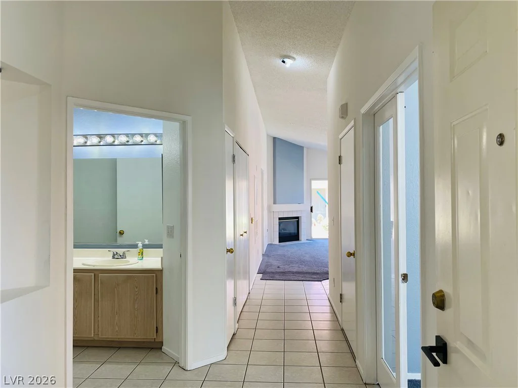 7820 Ravenhollow, Las Vegas, NV 89145
