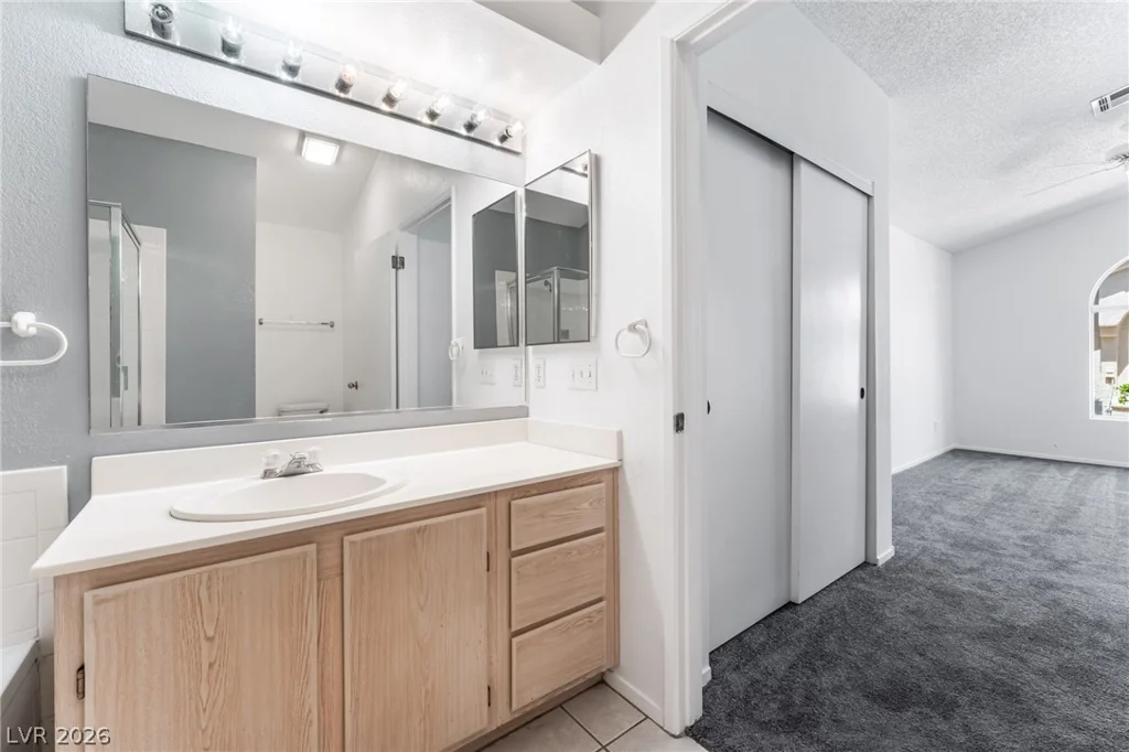 7820 Ravenhollow, Las Vegas, NV 89145