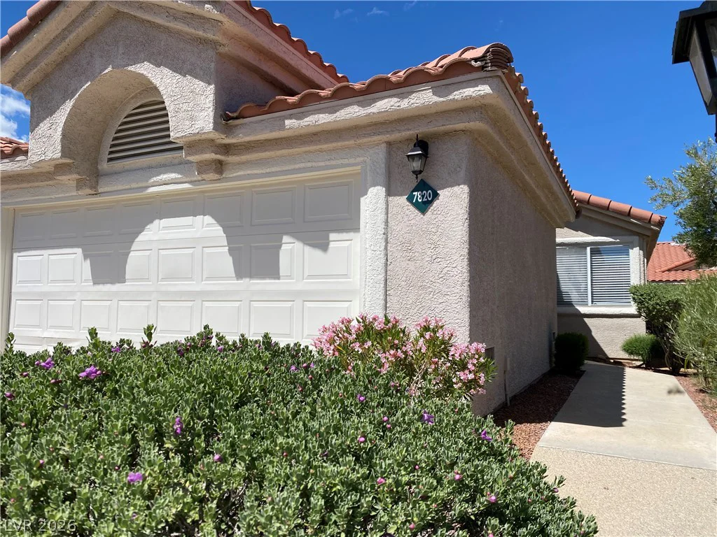 7820 Ravenhollow, Las Vegas, NV 89145