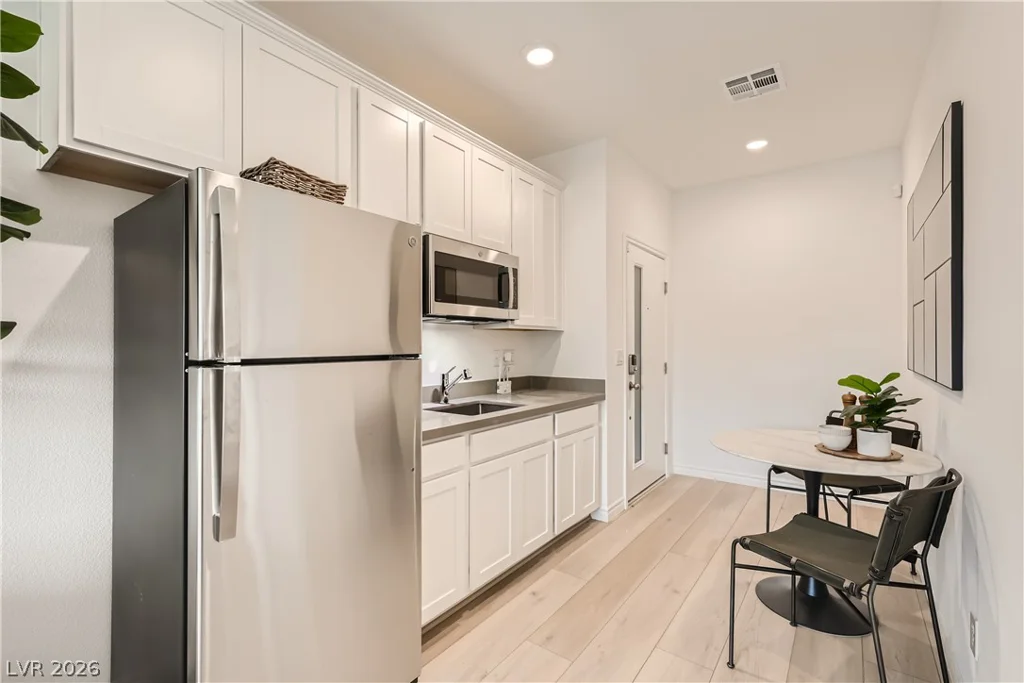 242 White Crest Peak, Henderson, NV 89015