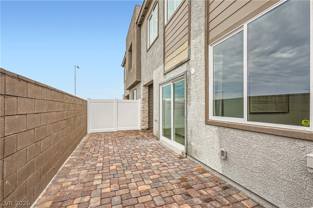 242 White Crest Peak, Henderson, NV 89015