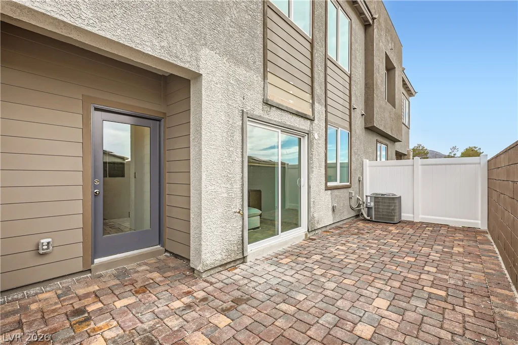242 White Crest Peak, Henderson, NV 89015