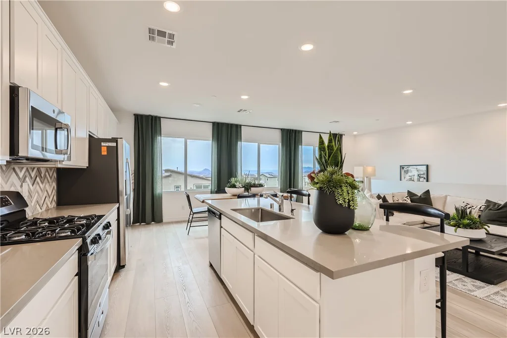 242 White Crest Peak, Henderson, NV 89015