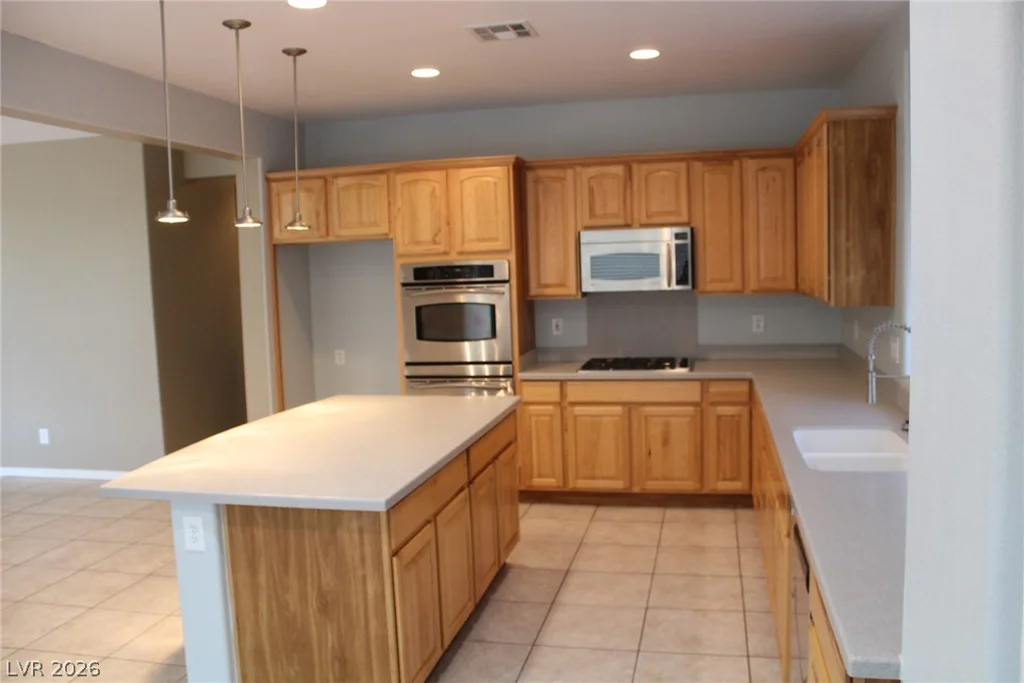 8412 River Ridge, Las Vegas, NV 89131
