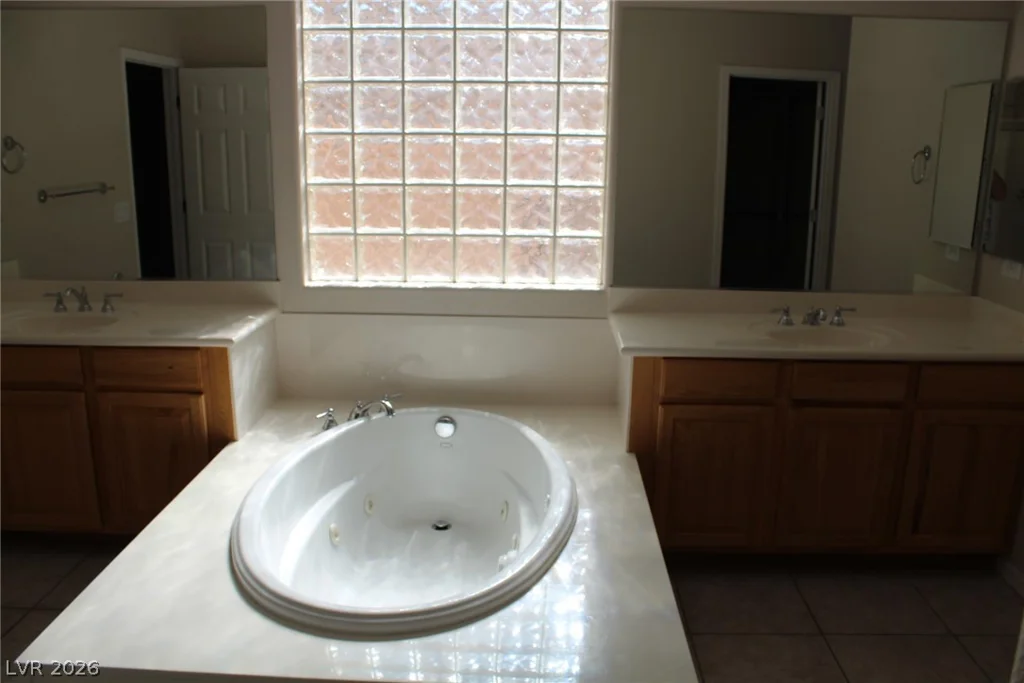 8412 River Ridge, Las Vegas, NV 89131