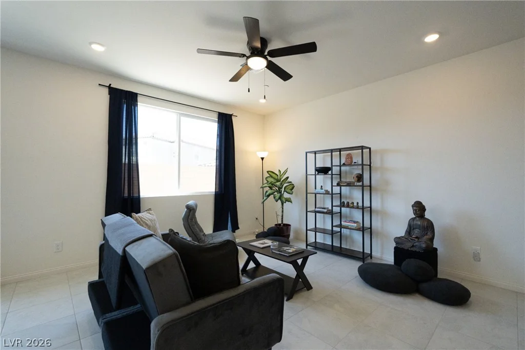 8447 Vacarez, Las Vegas, NV 89149