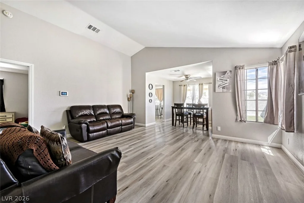 1586 Angel Falls, Las Vegas, NV 89142