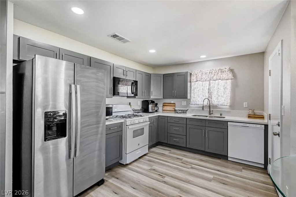 1586 Angel Falls, Las Vegas, NV 89142