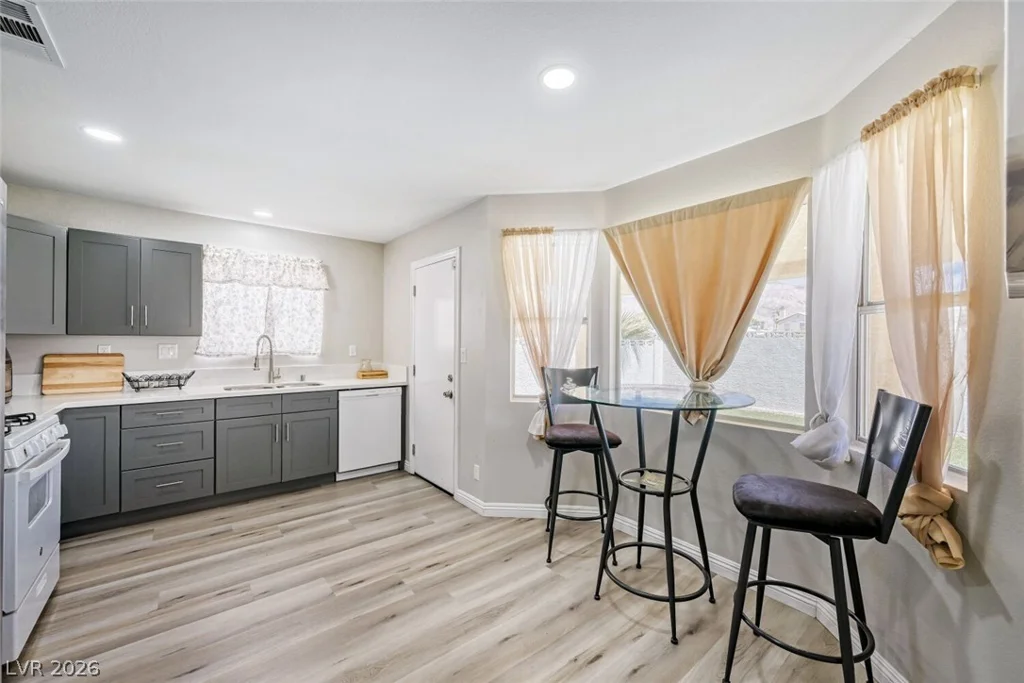 1586 Angel Falls, Las Vegas, NV 89142