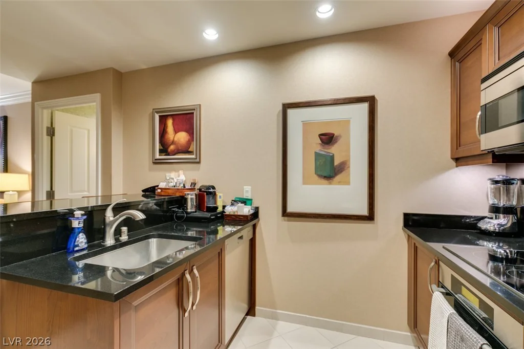 125 HARMON, Las Vegas, NV 89109