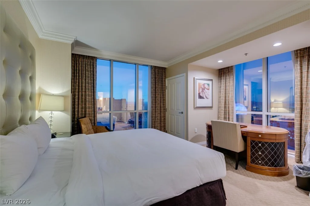 125 HARMON, Las Vegas, NV 89109