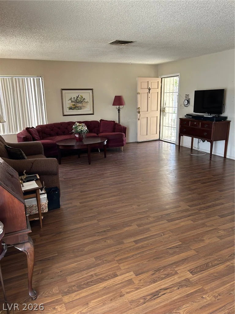 6772 Pine Valley, Las Vegas, NV 89103
