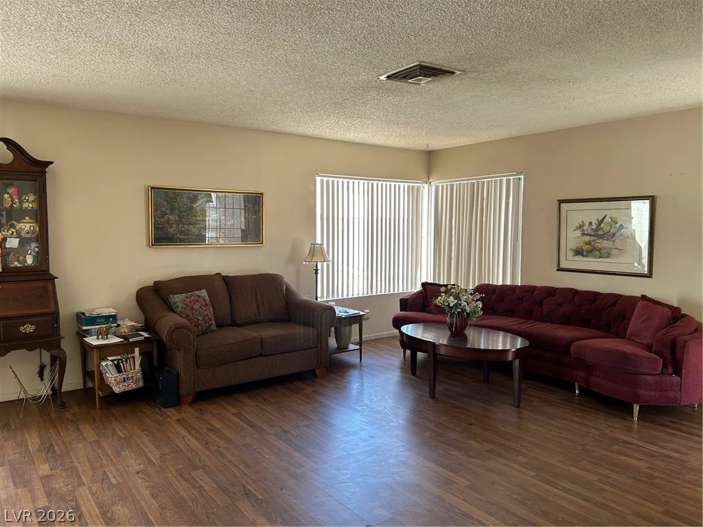 6772 Pine Valley, Las Vegas, NV 89103