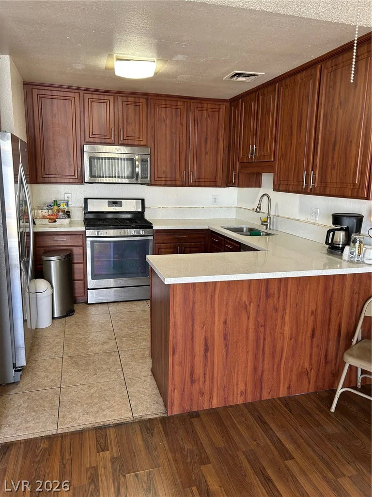 6772 Pine Valley, Las Vegas, NV 89103