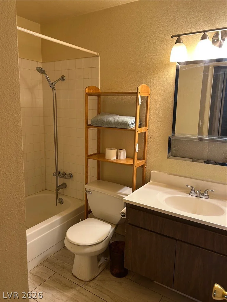 6772 Pine Valley, Las Vegas, NV 89103