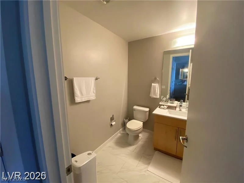 353 Bonneville, Las Vegas, NV 89101