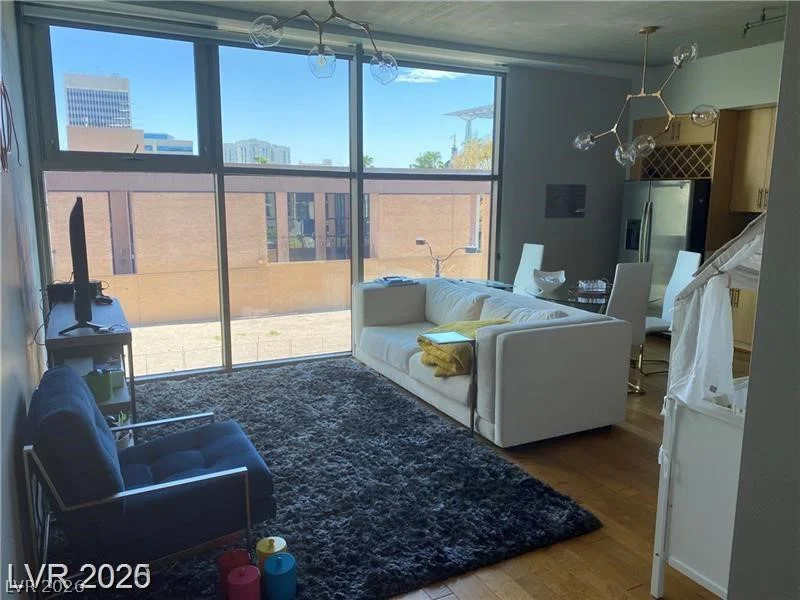353 Bonneville, Las Vegas, NV 89101
