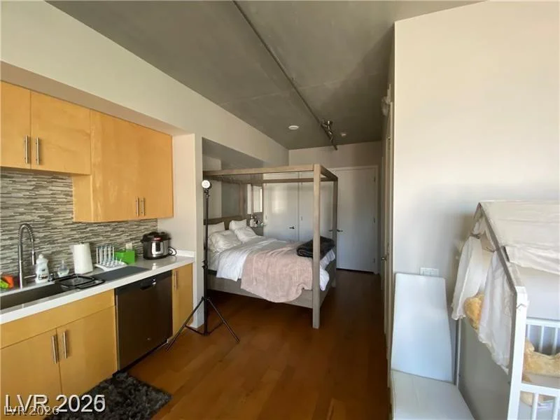 353 Bonneville, Las Vegas, NV 89101