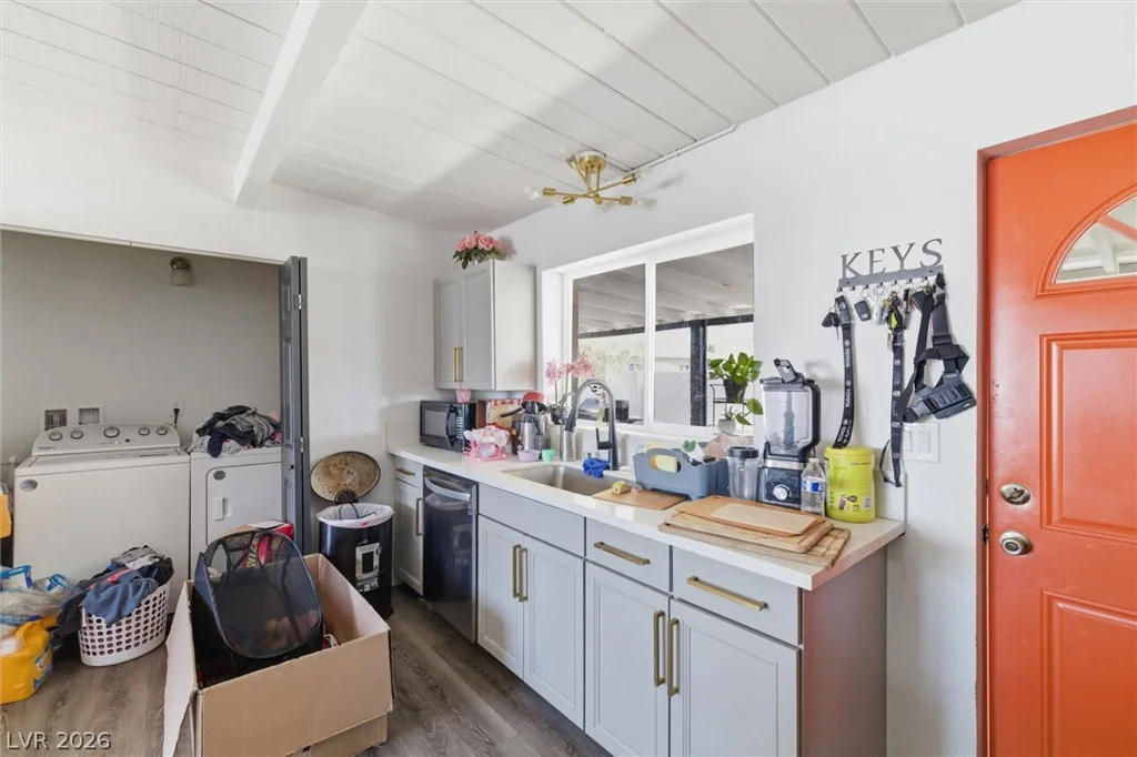 5013 Vermont, Las Vegas, NV 89107