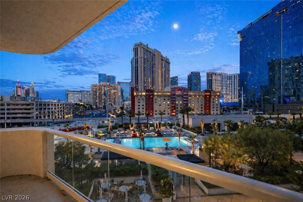 135 HARMON, Las Vegas, NV 89109