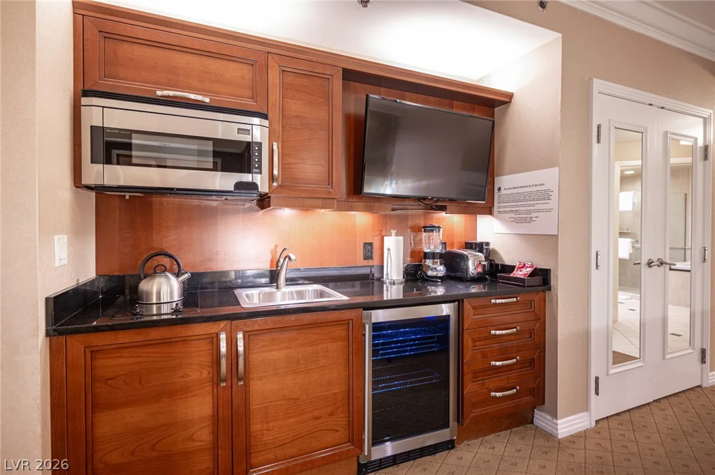 135 HARMON, Las Vegas, NV 89109