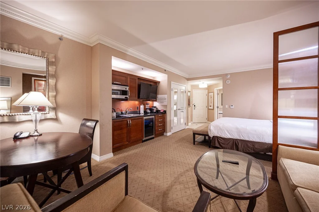 135 HARMON, Las Vegas, NV 89109