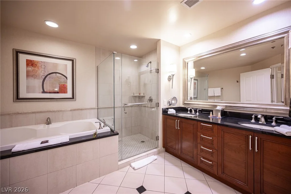 135 HARMON, Las Vegas, NV 89109