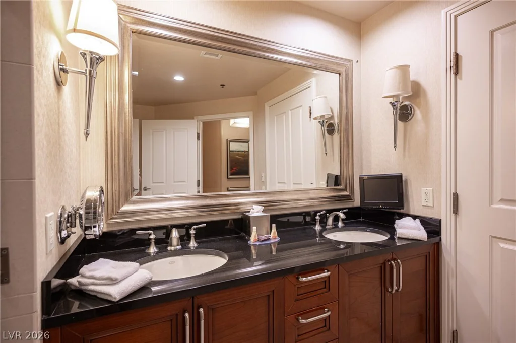 135 HARMON, Las Vegas, NV 89109