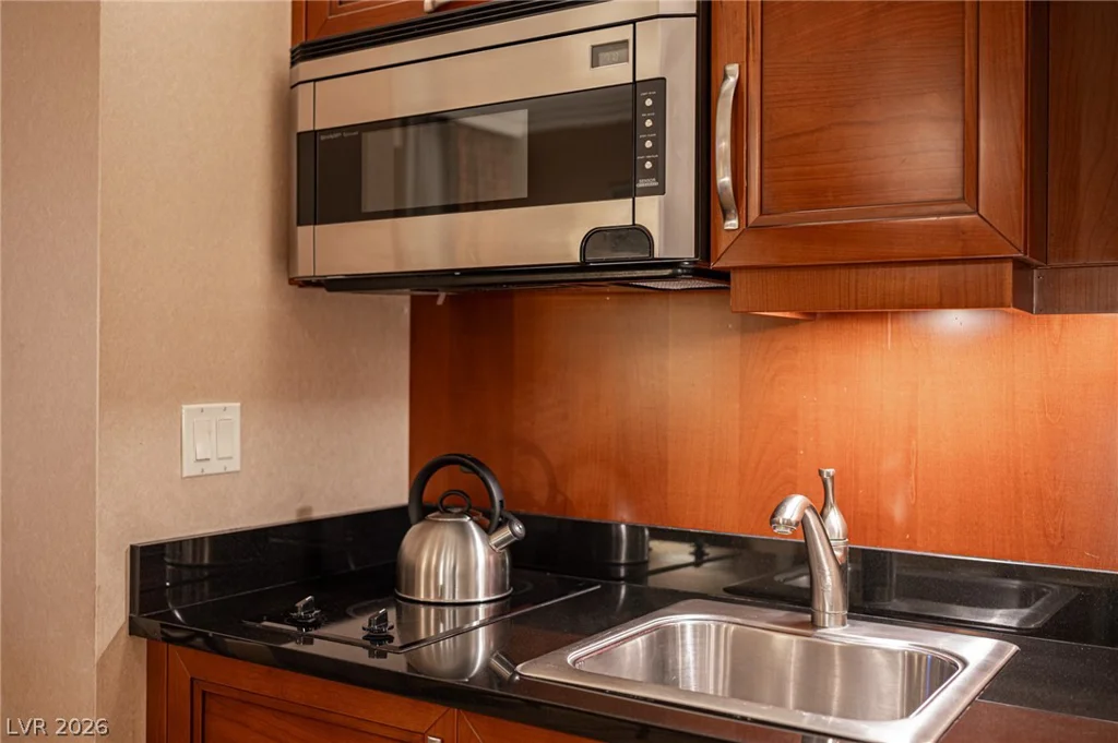 135 HARMON, Las Vegas, NV 89109