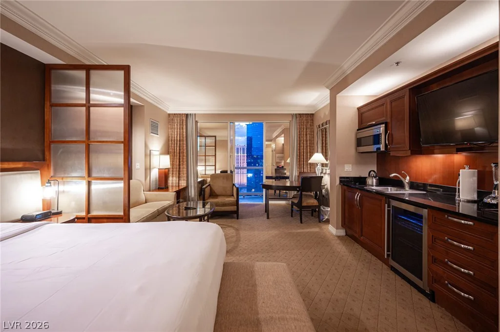 135 HARMON, Las Vegas, NV 89109