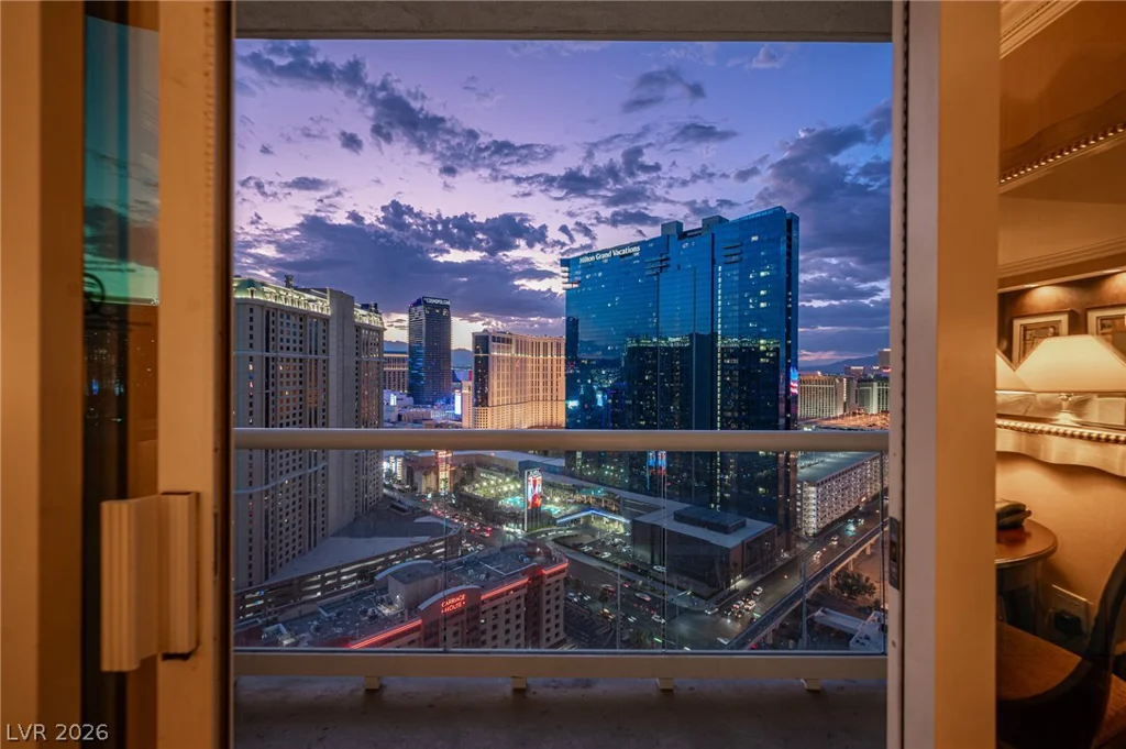 135 HARMON, Las Vegas, NV 89109
