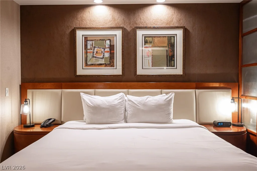 135 HARMON, Las Vegas, NV 89109