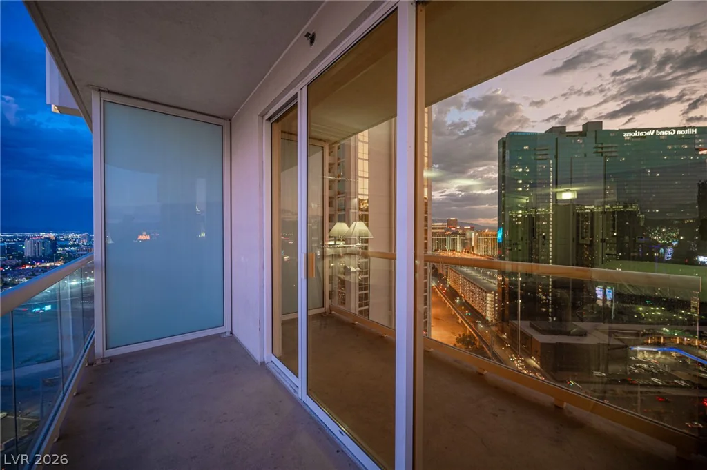 135 HARMON, Las Vegas, NV 89109