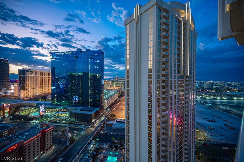 135 HARMON, Las Vegas, NV 89109