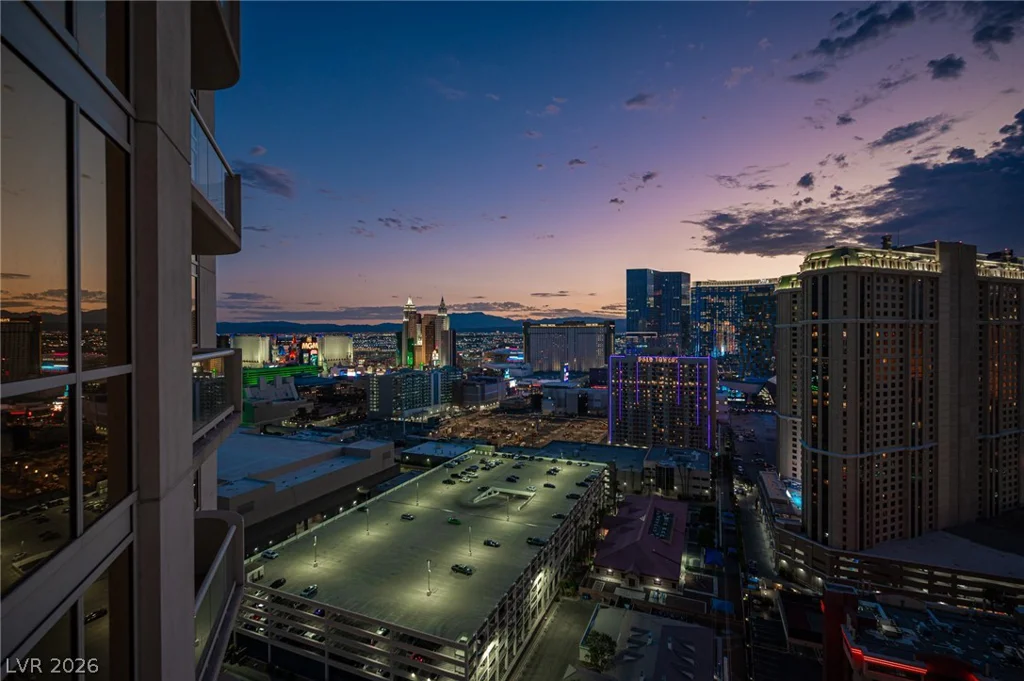 135 HARMON, Las Vegas, NV 89109
