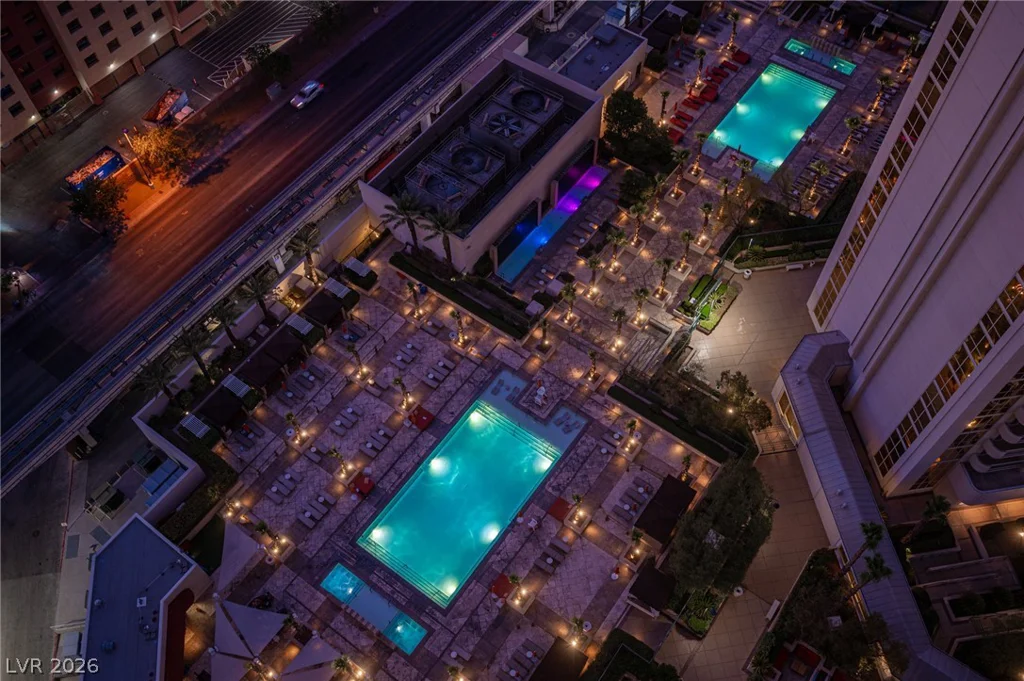 135 HARMON, Las Vegas, NV 89109