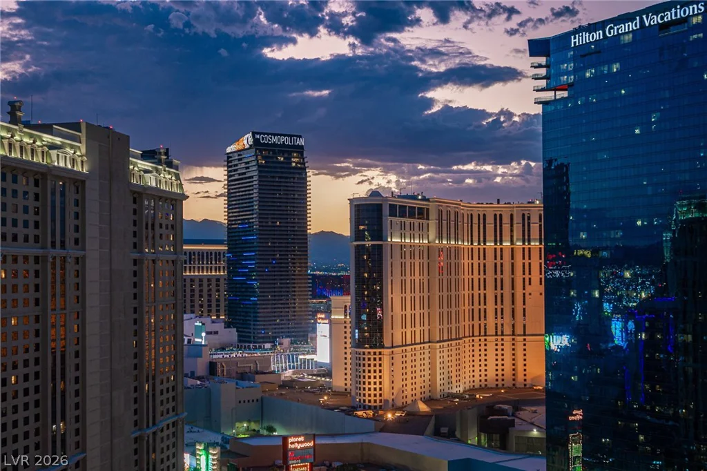 135 HARMON, Las Vegas, NV 89109