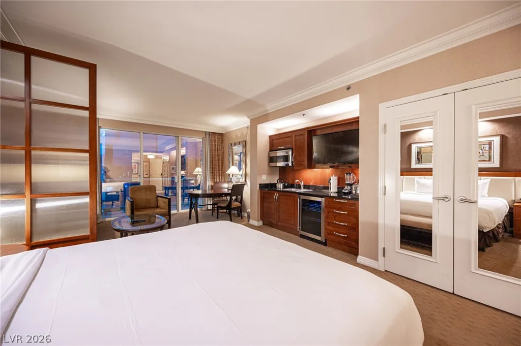 135 HARMON, Las Vegas, NV 89109