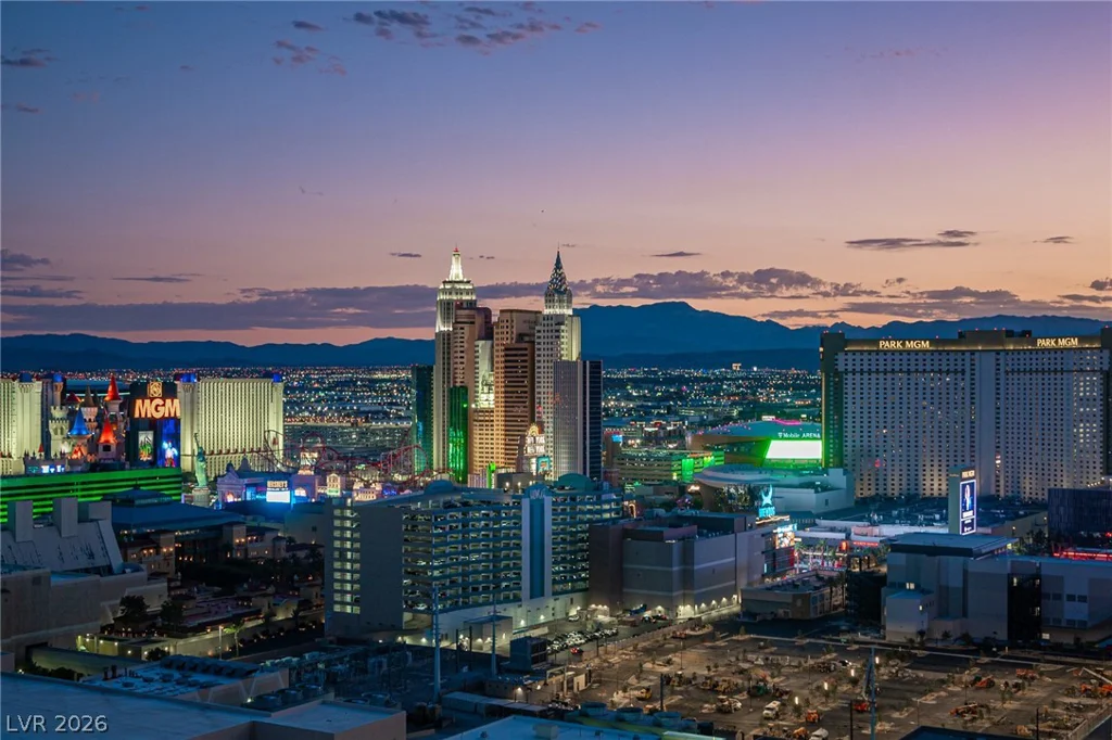 135 HARMON, Las Vegas, NV 89109