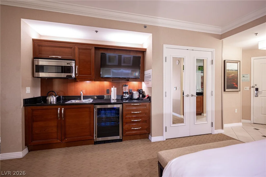 135 HARMON, Las Vegas, NV 89109