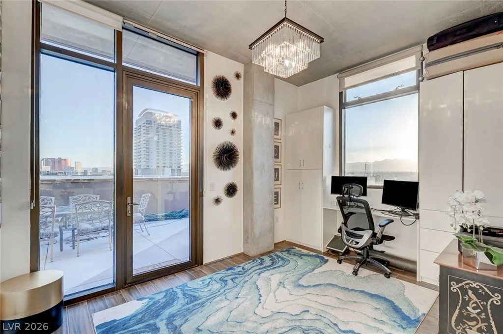 353 Bonneville, Las Vegas, NV 89101