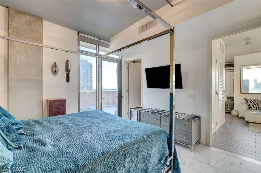 353 Bonneville, Las Vegas, NV 89101