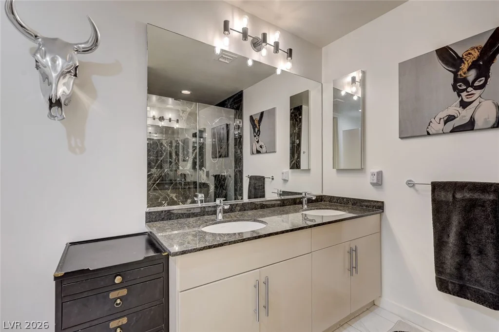 353 Bonneville, Las Vegas, NV 89101