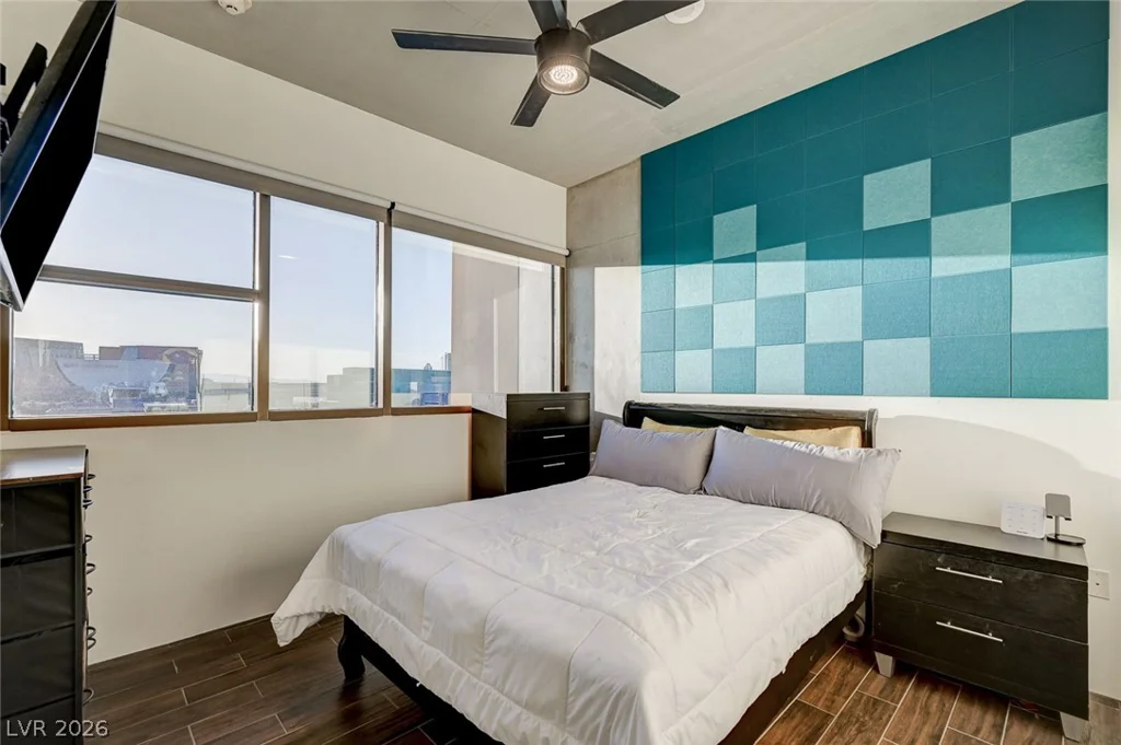 353 Bonneville, Las Vegas, NV 89101