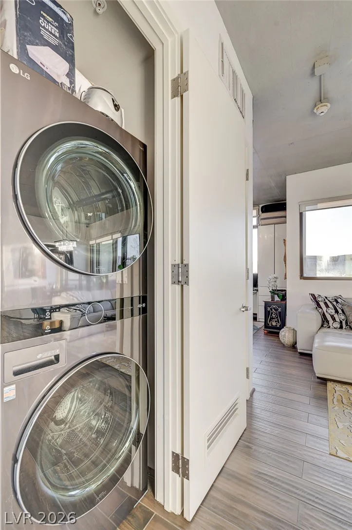353 Bonneville, Las Vegas, NV 89101