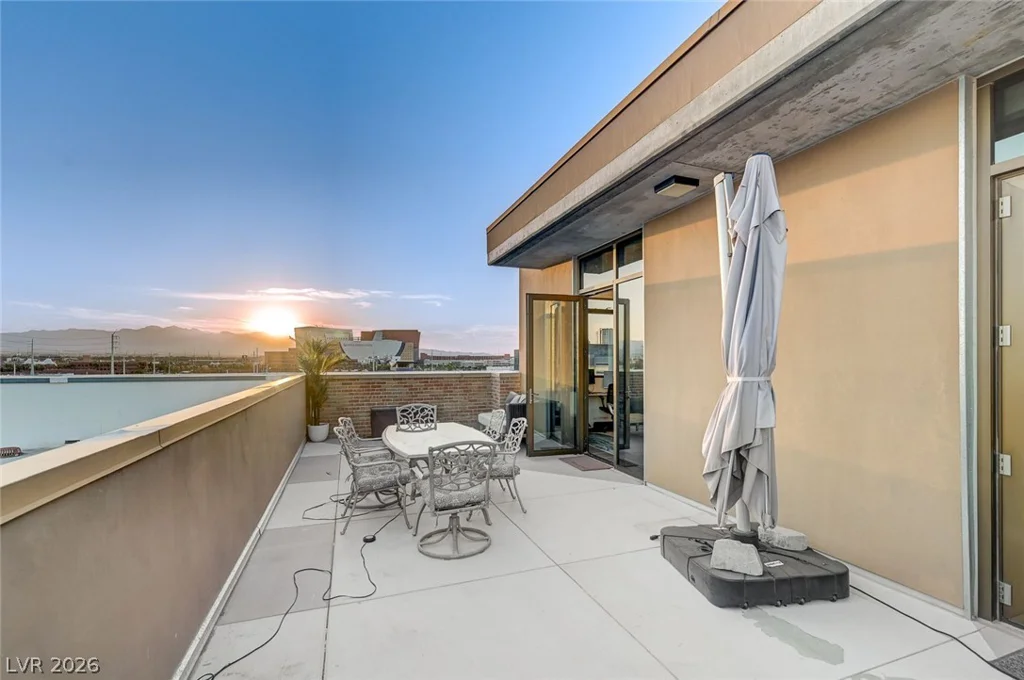 353 Bonneville, Las Vegas, NV 89101